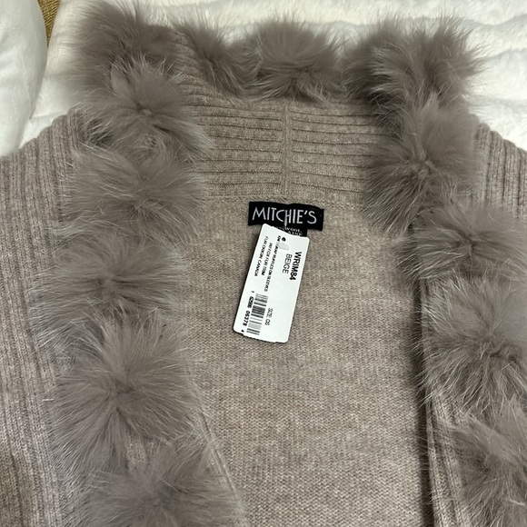 Mitchie’s Fox trim women’s wrap brand new never worn purchased for $400 - Picture 2 of 5